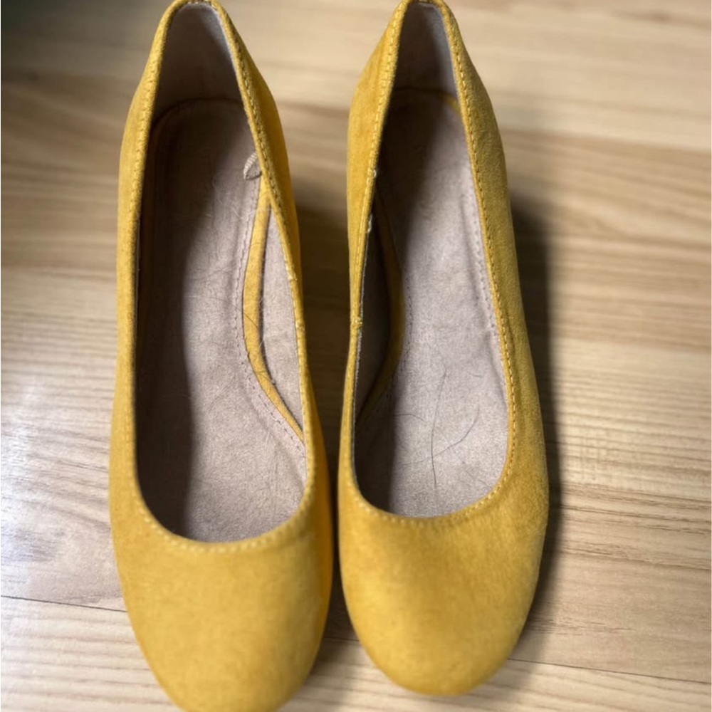 Old Navy Yellow Women's Flats